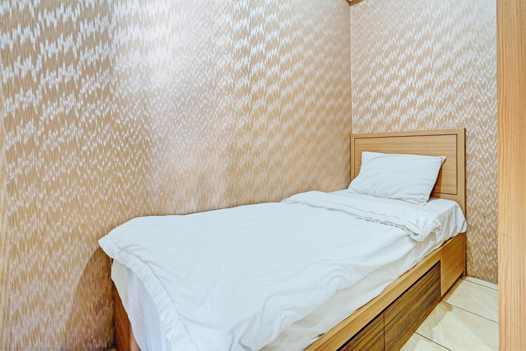 Oyo Life 93170 Apartement Gateway Cicadas By Mr Pro Bandung Bagian luar foto