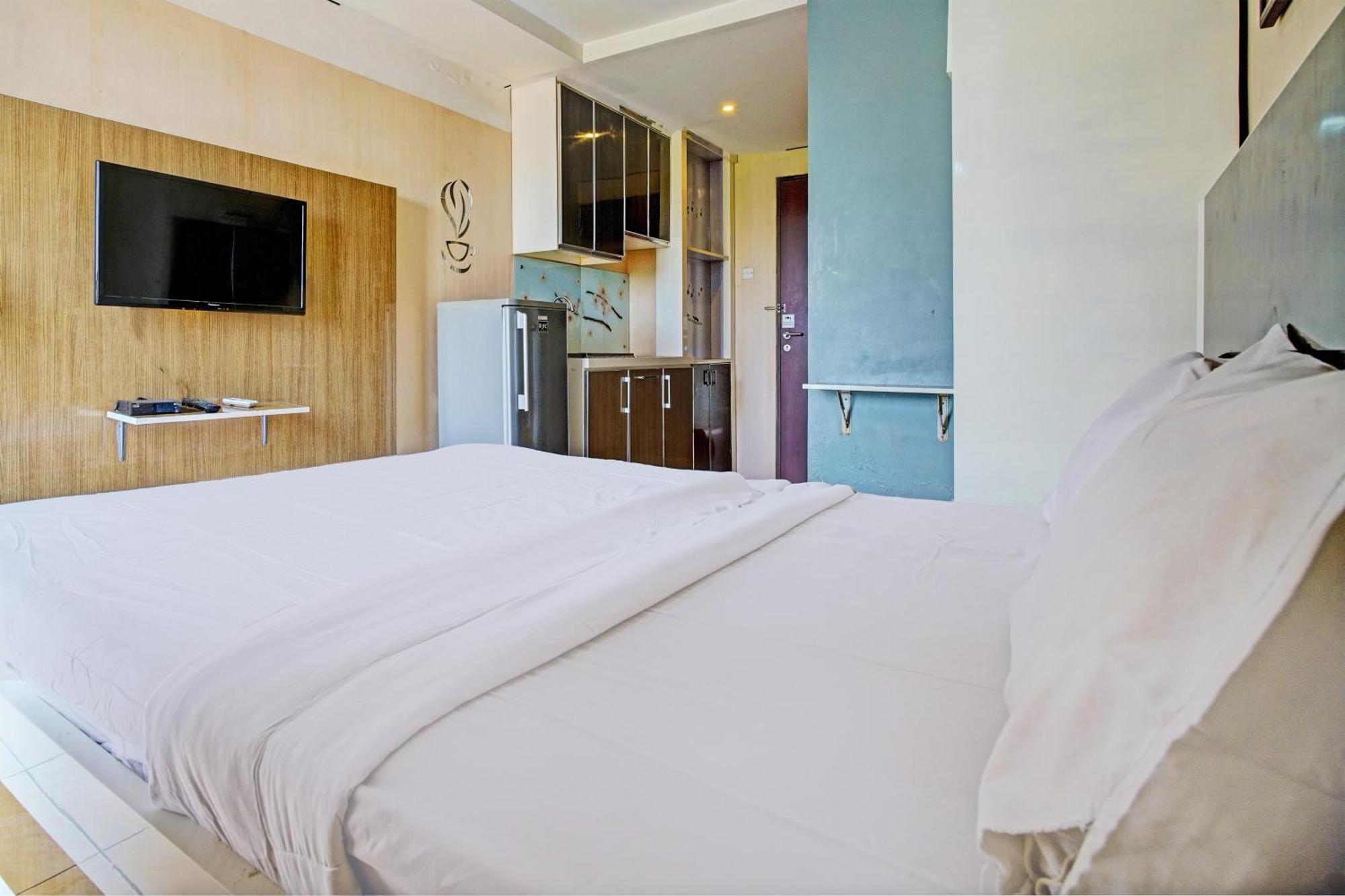 Oyo Life 93170 Apartement Gateway Cicadas By Mr Pro Bandung Bagian luar foto