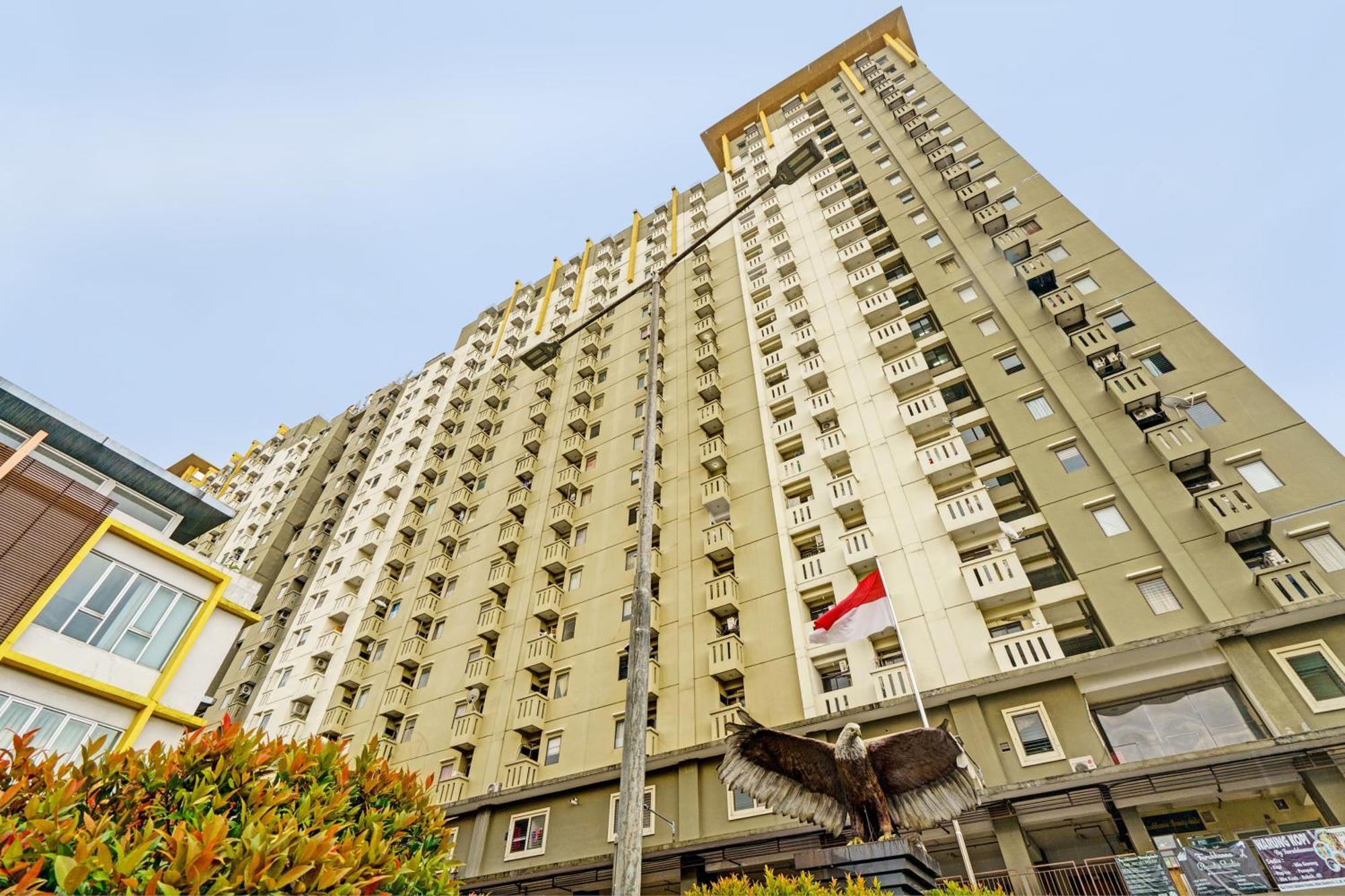 Oyo Life 93170 Apartement Gateway Cicadas By Mr Pro Bandung Bagian luar foto