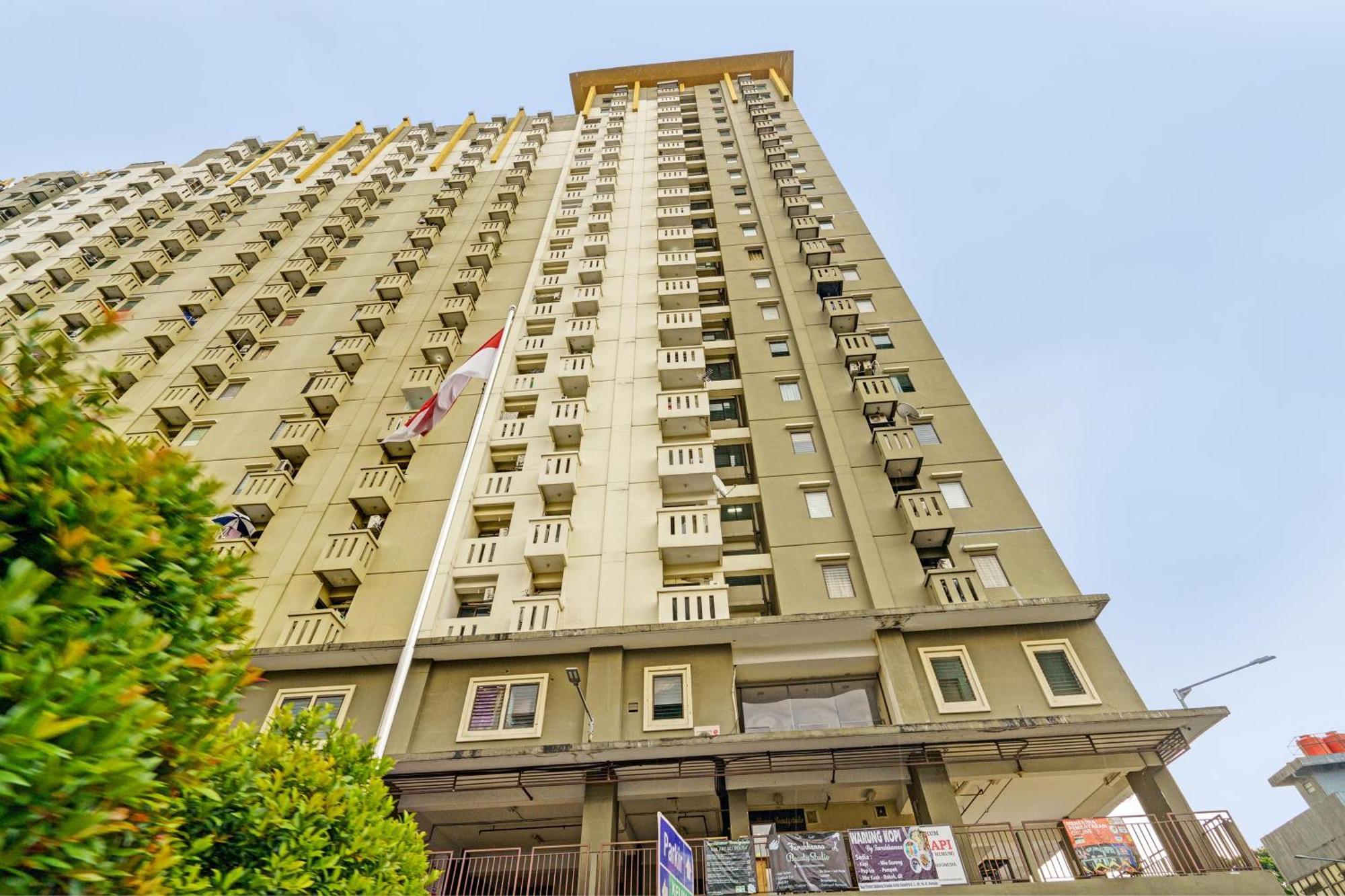 Oyo Life 93170 Apartement Gateway Cicadas By Mr Pro Bandung Bagian luar foto